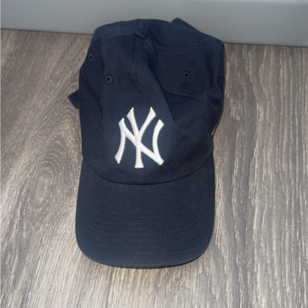 NY yankee navy blue hat